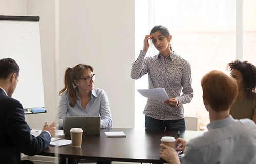 تمرکز روی صحبت خود برای رفع اضطراب و ترس از صحبت کردن در جمع