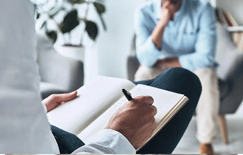 چرا بزرگسالان بیشتر به مشاوره فردی نیاز دارند؟